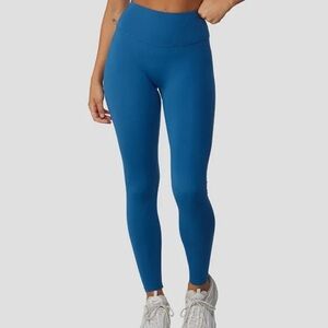 CSB Serenity Scrunch Leggings in Coast. Women’s Large